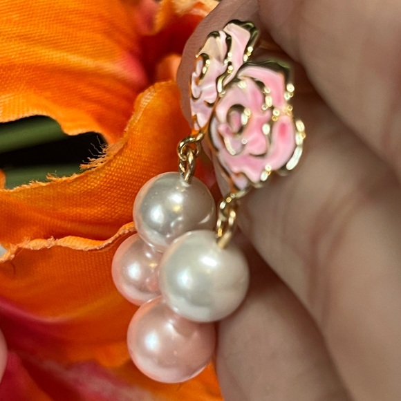 Pink Sea shell pearl earrings-you need to see these - Picture 6 of 8